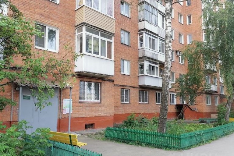 Люба дуже ревнувала свого чоловіка. Хоча приводів він їй не давав ...